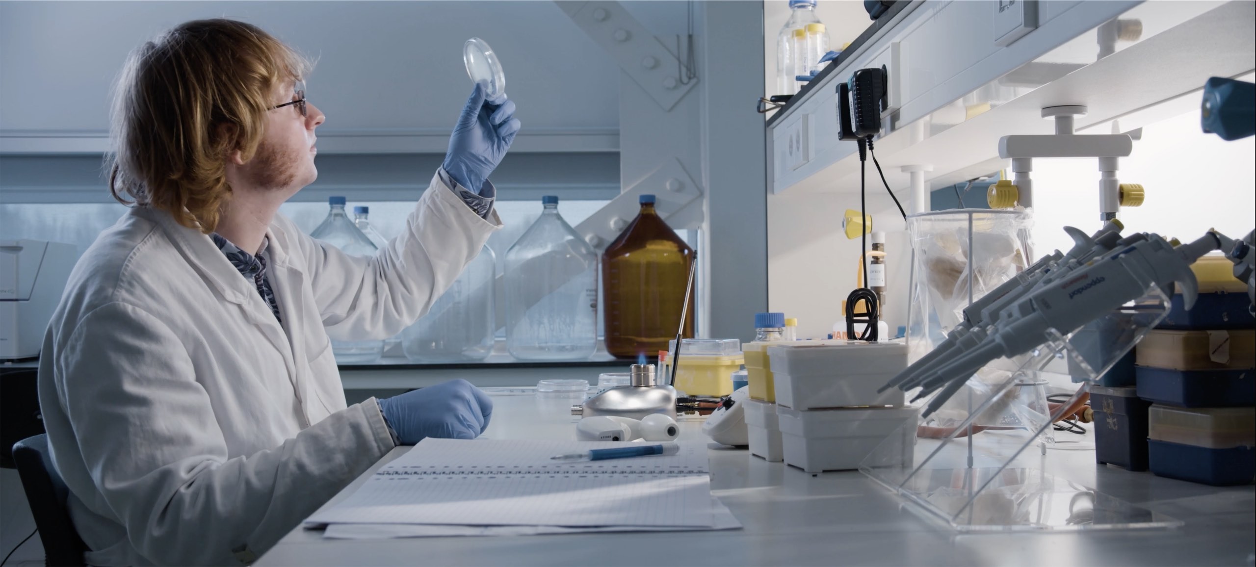 This image shows a researcher in the lab holding a petri dish .jpg